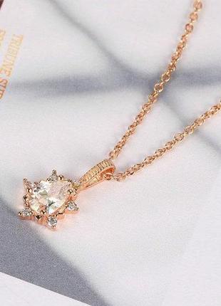Набір "алмазні краплі в золоті" - сережки та кольє ювелірний сплав з цирконами - солідний подарунок дівчині у стильній коробочці8 фото
