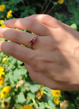 Стильное кольцо " маленькие красные сердца в белом золоте" из медицинского сплава - солидный подарок девушке5 фото