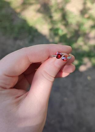 Стильное кольцо " маленькие красные сердца в белом золоте" из медицинского сплава - солидный подарок девушке4 фото