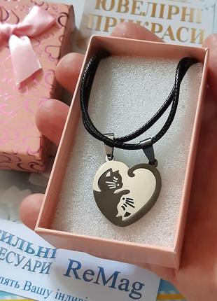 Парні кулони "котики love" медична сталь - оригінальний подарунок коханій дівчині в стильній коробочці