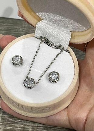 Вишуканий набір "алмазні міні диски сережки та кольє срібло" - солідний подарунок дівчині в коробочці