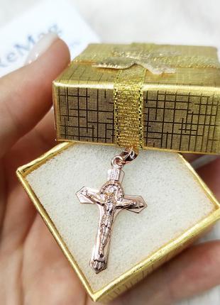 Крестик медзолото с распятием православный небольшого размера в подарочной упаковке1 фото