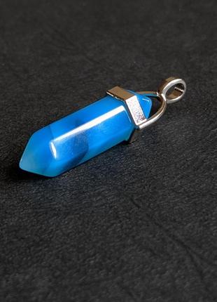 Натуральный камень яркий голубой агат кулон маятник в виде кристалла шестигранника - подарок парню девушке