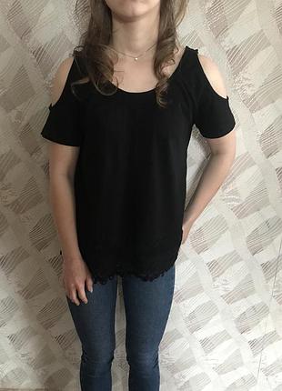 Футболка з відкритими плечами