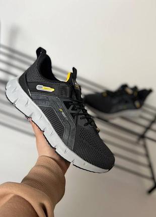 Кросівки на весну