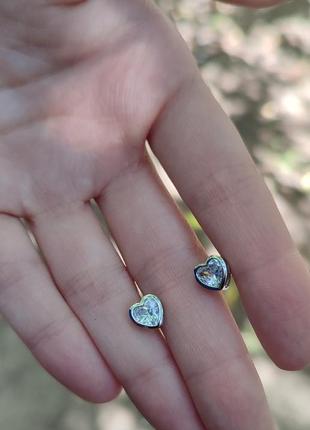 Маленькие серьги "кристальные сердца платина" из медицинского сплава - нежный подарок девушке или женщине2 фото