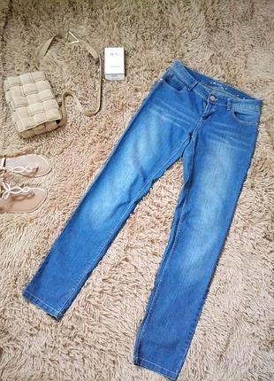 Жіночі прямі джинси
