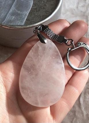 Кулон из натурального камня розовый кварц в форме капли. размеры 50 * 30 мм.