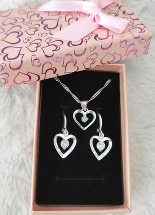 Набір "срібні сердечки з цирконами" кольє та сережки пусети ювелірний сплав - оригінальний подарунок дівчині6 фото