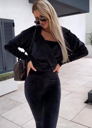 Костюм велюровий жіночий чорний однотонний топ короткий укорочене худі з капішоном штани на високій посадці з кишенями якісний стильний