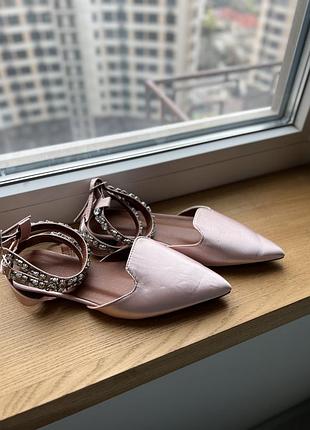 Босоножки с камушками