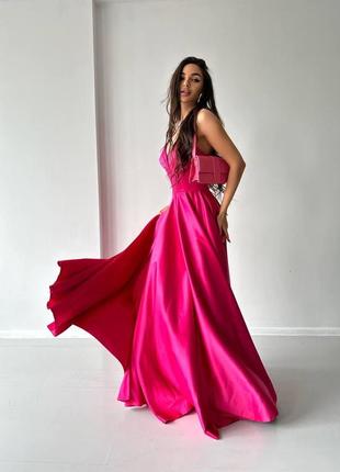Платье розовое длинное атласное женское вечернее с разрезом7 фото