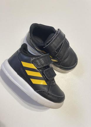 Кроссовки adidas