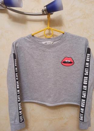 Красивый укороченный свитшот с губами