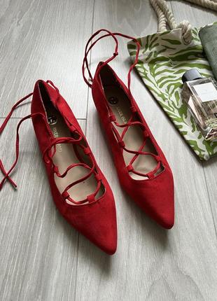 Крутые красные туфли river island