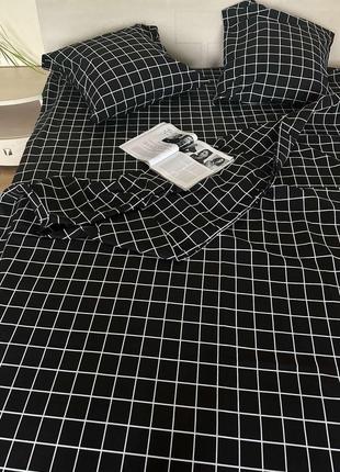Комплект постільної білизни чорного кольору в клітинку
