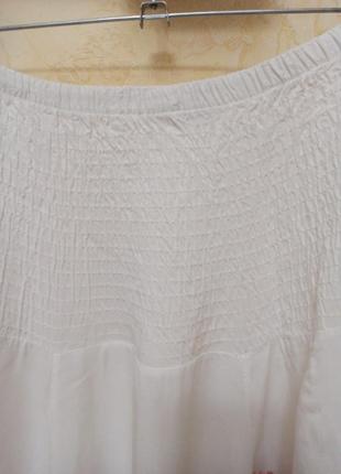 Вискозная белая юбка с цветком3 фото