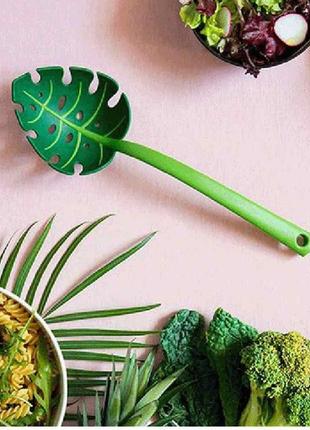 Ложка кухонная, поварская для салата в виде листа - пластик 30 см