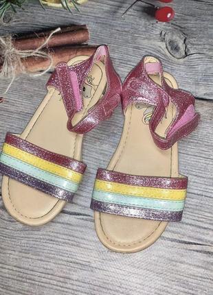 Стильные босоножки на девочку