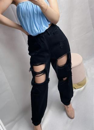 Чёрные рваные джинсы мом missguided8 фото