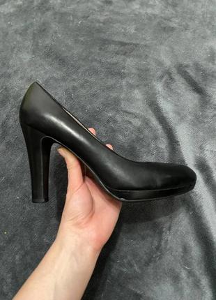 Базові шкіряні туфлі geox оригінал