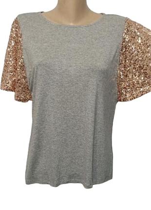 Футболка ошатна.