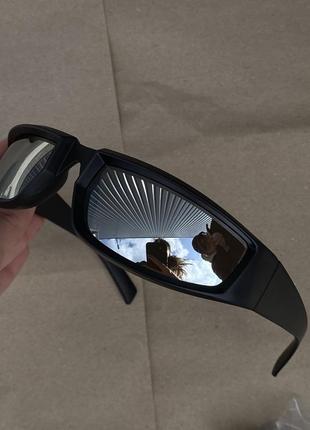 Очки черные с зеркальными линзами тренд 2023