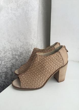 Стильні босоніжки ботильйони bata у стилі bottega veneta 37 р.