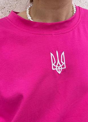 Очень крутая футболка с гербом вышитый