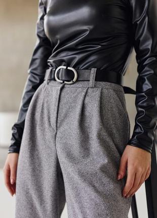 Женские широкие кашемировые серые брюки с высокой посадкой3 фото