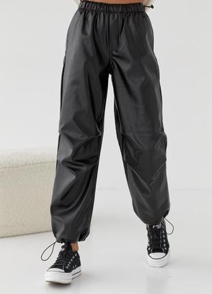 Женские широкие брюки из кожзама5 фото