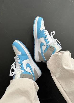 Красивейшие кроссовки nike air jordan retro 1 mid se blue grey premium голубые с серым2 фото