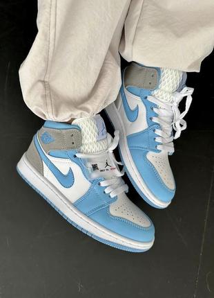 Красивейшие кроссовки nike air jordan retro 1 mid se blue grey premium голубые с серым1 фото