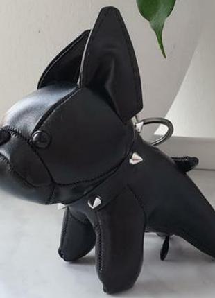Большой брелок бульдог из кожзама
