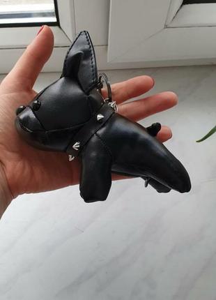 Большой брелок бульдог из кожзама