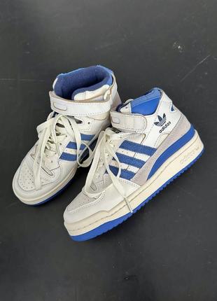 Классные женские высокие кроссовки adidas forum ‘84 high blue premium молочные с синим