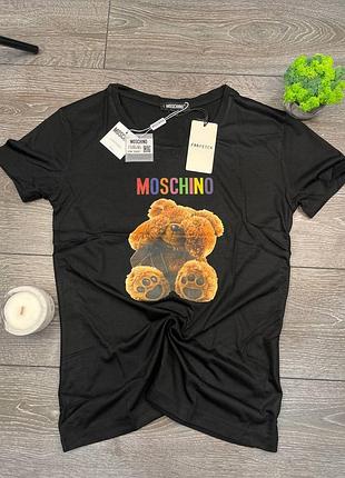 Футболка в стиле moschino