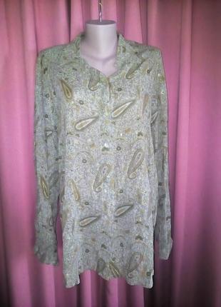 Легкая рубашка в персидский огурец с удлиненной спинкой