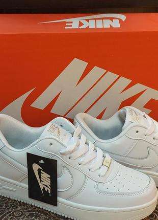 Белые кроссовки nike air forse4 фото