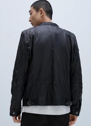 Шкіряна куртка zara чорного кольору з нагрудними кишенями2 фото