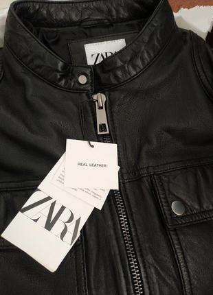 Шкіряна куртка zara чорного кольору з нагрудними кишенями6 фото
