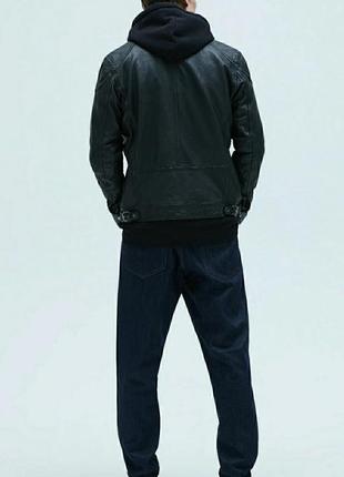 Шкіряна куртка zara чорного кольору з нагрудними кишенями7 фото