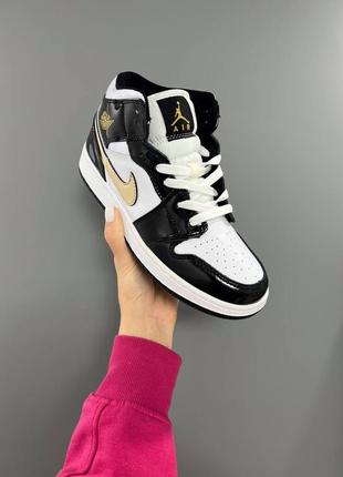 Женские высокие кожаные кроссовки nike air jordan 1 retro mid patent golden black   #найк3 фото