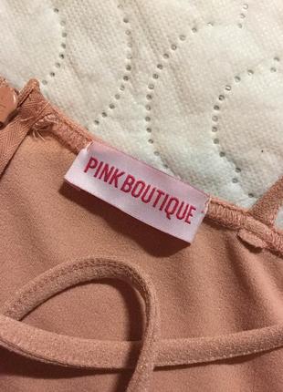 Сукня міді на тонких бретельках пудрового кольору фігурою pink boutique розмір 10/125 фото