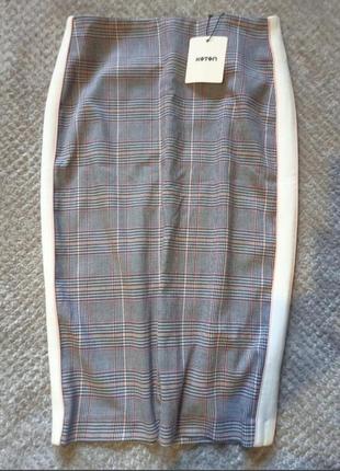 Нова спідниця в клітинку