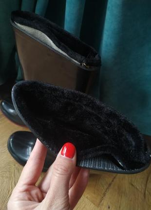 Резиновые ботинки для дождя