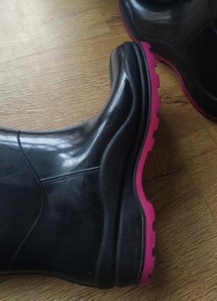 Резиновые ботинки для дождя