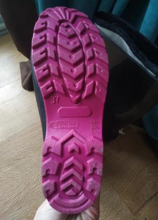 Резиновые ботинки для дождя