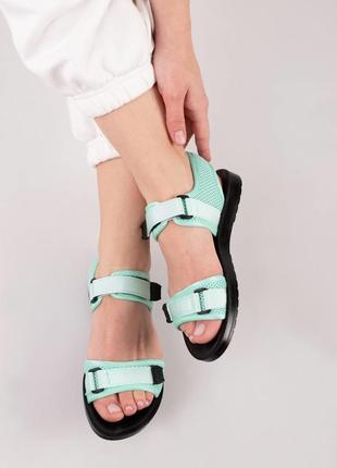 Женские босоножки