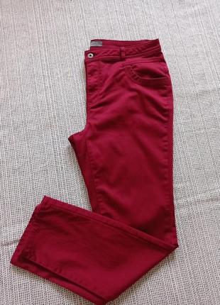 Стрейчевые коттоновые брюки meddison, джинсы бордового цвета.1 фото